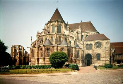1150-1220 yılları arasında inşa edilen Notre-Dame Katedrali