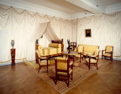 Rueil Malmaison'daki Malmaison kalesindeki İmparator I. Napolyon'un (1769-1821) odasının görünümü. by French School