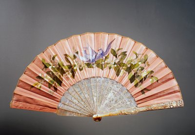 Düğün el yelpazeleri, dalda güvercinler, ipek üzerinde tempera ve sedef üzerinde Felix Alexandre tarafından yaratılmış, Paris by French School