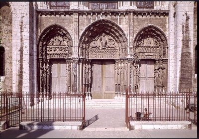Batı cephesi, Yükselişi, Evanjelistlerin ve Havarilerin Sembolleriyle Majesteleri İsa