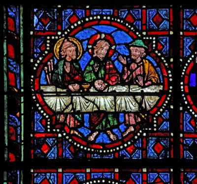 Bir Diriliş sahnesini gösteren w02 penceresi: Emmaus