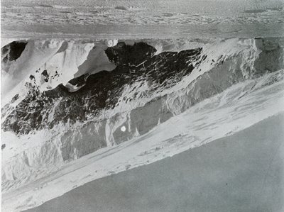 Uyarı Buzulunun Eğimi, c1911, 1913 by G. Murray Levick