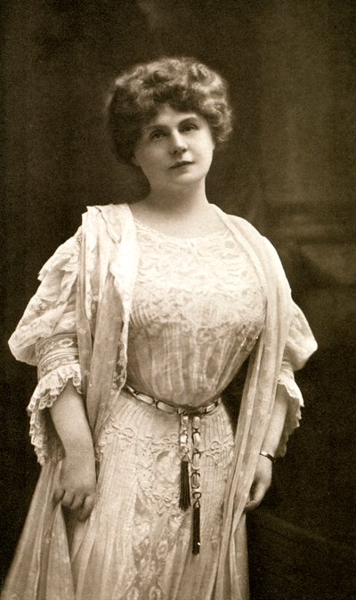 Marie Corelli, İngiliz romancı, 1909. by Gabell