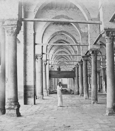 Colonnade, Kahire, Mısır, 19. yüzyılın sonu veya 20. yüzyılın başı by Gabriel Lekegian