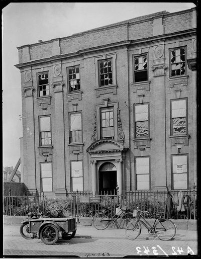Kirby Evi, Küçük Park Caddesi, Coventry, 1941. by George Bernard Mason