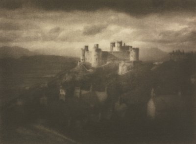 Kamera Çalışması: Harlech Kalesi by George Davison