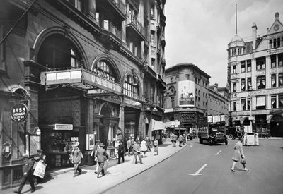 Piccadilly Circus İstasyonu, Haymarket girişi, Westminster, Londra, c1930s by George Davison Reid