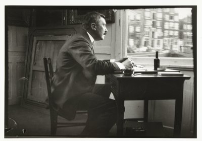 Willem Witsen'in teknesinin penceresinin önündeki portresi by George Hendrik Breitner