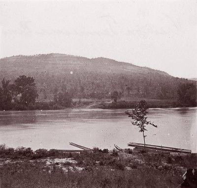 Tennessee Nehri üzerinde görünüm, yaklaşık. 1864. by George N. Barnard