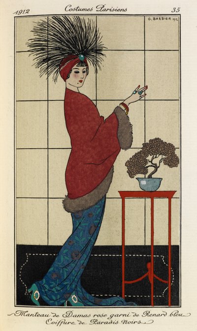 Manteau de Damas gül garni de Renard bleu Coiffure de Paradis noirs. Kostümler Parisiens no.35. Kadın, mavi desenli bir elbisenin üzerine kürklü şam pembesi bir palto ve mavi taşlı tüylü bir başlık giyiyor. by Georges Barbier