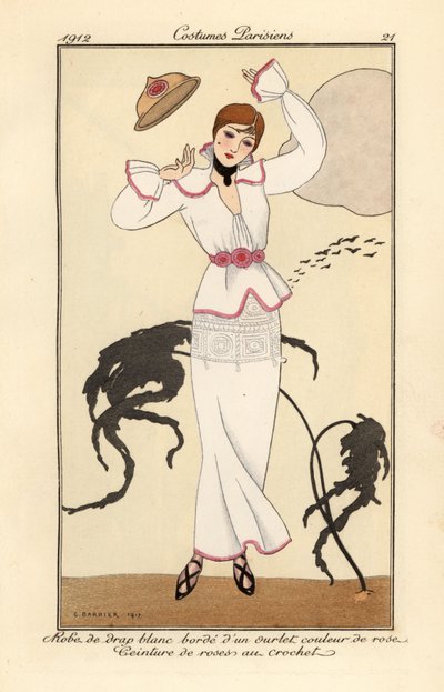 Pembe süslemeli beyaz yün elbiseli, tığ işi güllerden kemerli, şapkasını rüzgarda kaybeden kadın. Robe de drap blanc borde d
