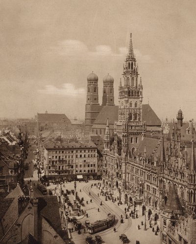 Munchen / Münih: Yeni belediye binası ile Marienplatz (b/w fotoğraf) by German Photographer