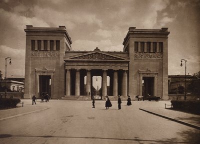 Munchen / Münih: Propyläen (siyah beyaz fotoğraf) by German Photographer