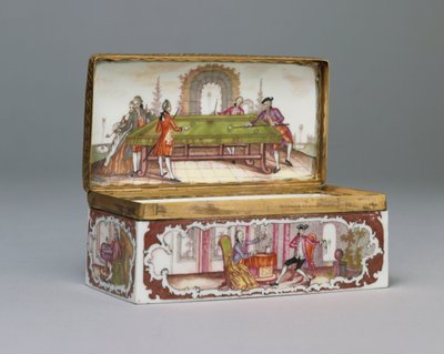 Frankenthal dikdörtgen enfiye kutusu ve bomba kapağı, kapağın iç kısmında bilardo oynayan beylerin sahnesi, c.1770 by German School
