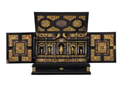 Augsburg yaldızlı metal, kaya kristali ve pierre dure monte abanoz, kral ağacı ve ebonize masa dolabı, c.1630-40 by German School
