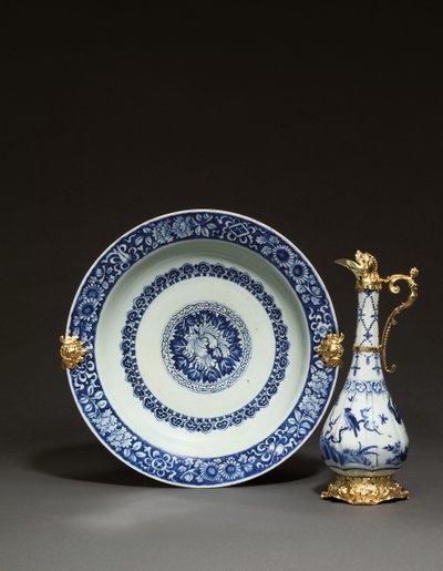 Monte edilmiş Çin ibrik ve çanak, Augsburg, c.1655-60 (porselen ve gümüş yaldızlı) (ayrıca bkz. 1153958) by German School