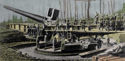 Genellikle Büyük Bertha topuyla karıştırılan Paris kanonu (Wilhelmgescutae), Birinci Dünya Savaşı'nın Alman silahlarının en gizemlisidir. Kalibre 210 mm; uçuş uzunluğu 36 m:; menzil 126 km; toplam ağırlık 750 T; mermi ağırlığı 1600 m/sn'de 105 Kg.  by German School