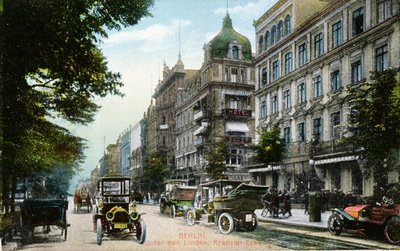 Berlin'deki Unter den Linden ve Kranzler-Eck'i gösteren kartpostal, c.1910 (renkli fotoğraf) by German School