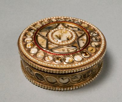 Yuvarlak Enfiye Kutusu, c.1800-30 by German School