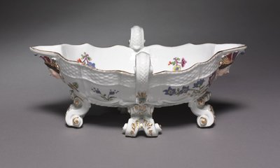 Meissen Porselen Fabrikasında yapılan sos teknesi, Almanya, 1735-56 by German School
