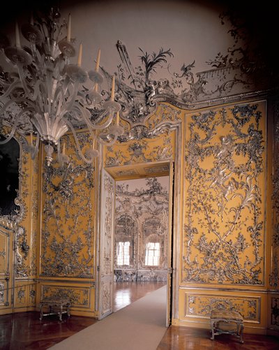 Dinlenme Odası, Johann Baptist Zimmermann (1680-1758), 1734-37 tarafından sıva işi ile Francois Cuvillies (1695-1768) tarafından tasarlanan Aynalar Salonuna Giden Yol by German School