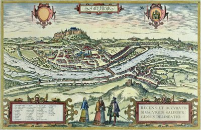 Arka planda Hohensalzburg kalesi ile Salzach nehrinin kıyısındaki Salzburg şehrinin görünümü, 