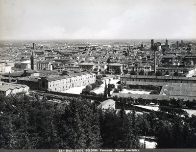 Fabrikalar ve bir meydan ile Bologna