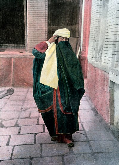Geleneksel kostümlü İranlı kadın, c1890. by Gillot