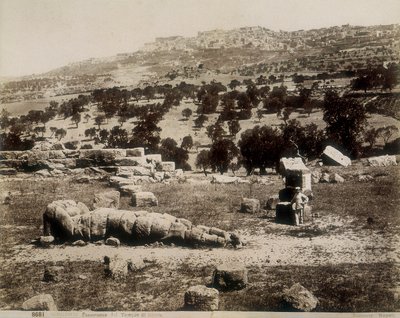 Agrigento: Jüpiter Tapınağı kalıntılarının bir görünümü by Giorgio Sommer