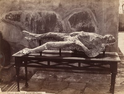 İnsan Ayak İzleri, Pompeii [İnsan Oyuncuları, Pompeii] by Giorgio Sommer
