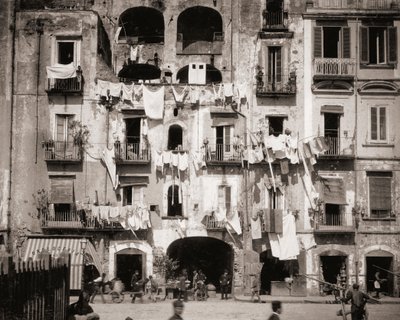 Sokak sahnesi, Napoli, İtalya by Giorgio Sommer