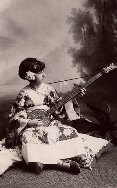 Japon kostümlü küçük kız by Phillipe de Marlier