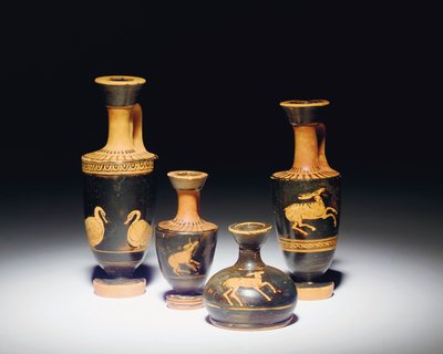 Attika kırmızı figürlü lekythos, MÖ geç 5. yy ve minyatür bodur lekythos, MÖ 5. yy by Greek
