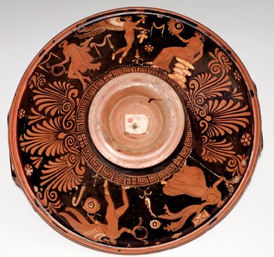 maenad ve Eros ile Patera (pişmiş toprak, MÖ 325-300) by Greek