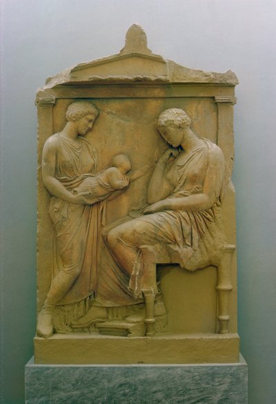 Oturan bir kadına bir bebek tutan bir hizmetçiyi tasvir eden cenaze dikilitaşı (mermer) by Greek School