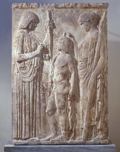 Eleusis'ten Persephone, Demeter ve Triptolemus ile Eleusis Gizemlerinin Üçlüsü'nü tasvir eden mermer kısma by Greek School