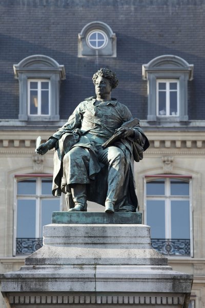 Alexandre Dumas Heykeli (1802-1870), Fransız yazar, Üç Silahşörler ve Monte Cristo Kontu
