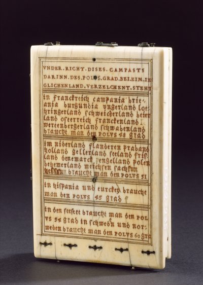 Tablet pusula güneş saati, Nurenberg, 1574 (ayrıca bkz. 259577-78 ve 259580) by Hans Ducher