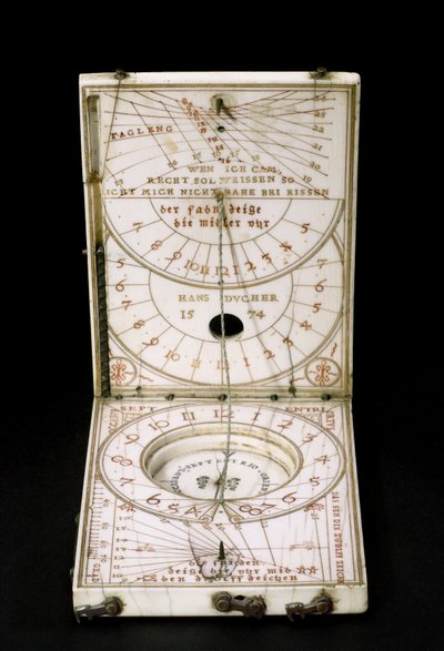 Tablet pusula güneş saati, Nurenberg, 1574 (ayrıca bkz. 259577-79) by Hans Ducher