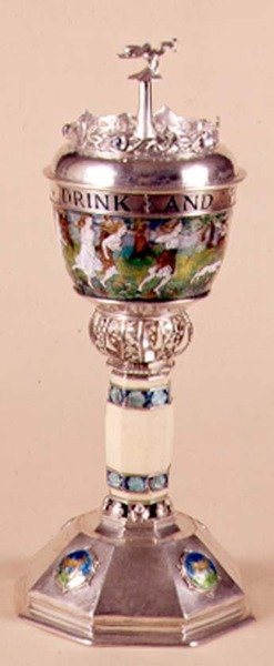 Sevgi dolu fincan ve kapak, fildişi saplı uygulamalı süsleme, c.1905-09 (gümüş ve emaye) by Harold Stabler