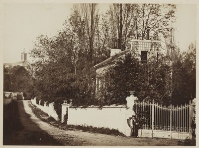 Louveciennes Caddesi, yaklaşık 1869 (cam negatiften albümen baskı) by Henri Bevan
