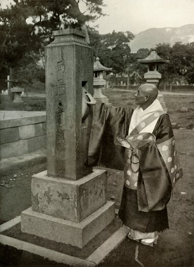 Bir Budist Rahip ve Dua Çarkı, 1910. by Herbert Ponting