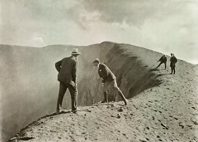 Kraterlerin Eşiğinde, Asama-Yama, 1910. by Herbert Ponting