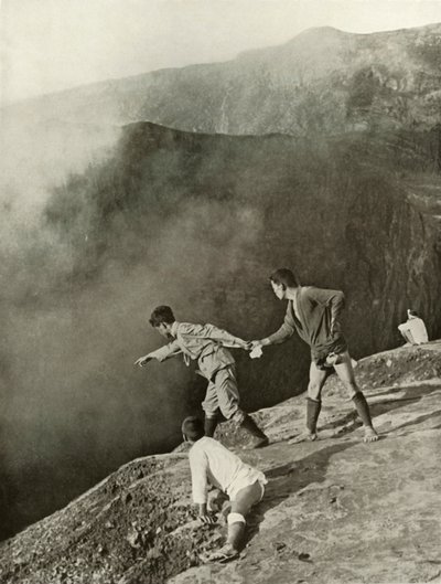 Kraterlerin Eşiğinde, Aso-San, 1910. by Herbert Ponting