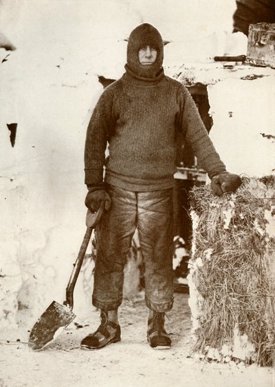 Kaptan L. E. G. Oates, Ahır Kapısında, 30 Ağustos 1911, 1913 by Herbert Ponting