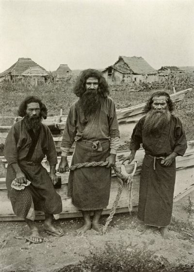 Happu Konno, Merkezdeki Avcı ve İki Ainu Balıkçısı, 1910. by Herbert Ponting