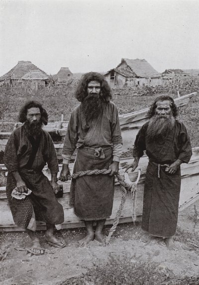 Happukonno, Avcı (ortada) ve iki Ainu Balıkçısı (s/b fotoğraf) by Herbert Ponting