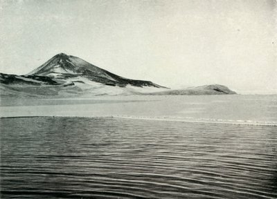 Kulübe Noktası ve Gözlem Tepesi, c19101913, 1913 by Herbert Ponting