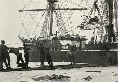 Motorlu Kızağa İniş, c19101913, 1913 by Herbert Ponting