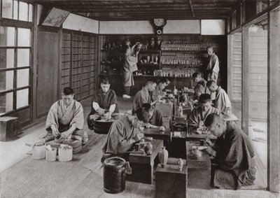 Namikawa'nın Çalışma Odası ve Personeli (s/b fotoğraf) by Herbert Ponting